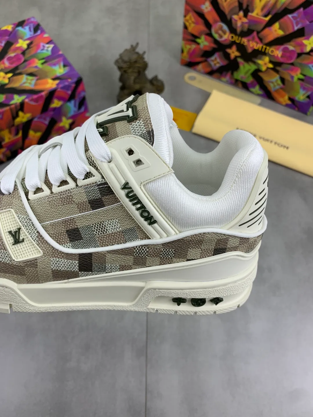 Men's men's shoes 💰P580 New style 💰💎💎Latest color High version 2025Louis*Vuitto* LV Traine Catwalk TRAINER outsole and fabric private model A shoe that definitely costs a lot of money and effort. This series was designed after the arrival of Vifgil. It is favored by many fans every season. Original TPU outsole Original packaging Color: black Available in white (available from stock, super fast shipping) Code number: 35-46